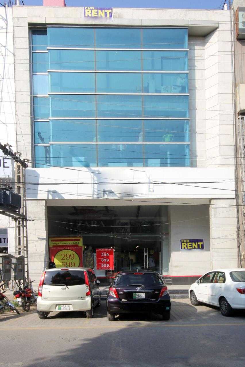 8 Marla Full Plaza with Lift for Rent in Phase 3